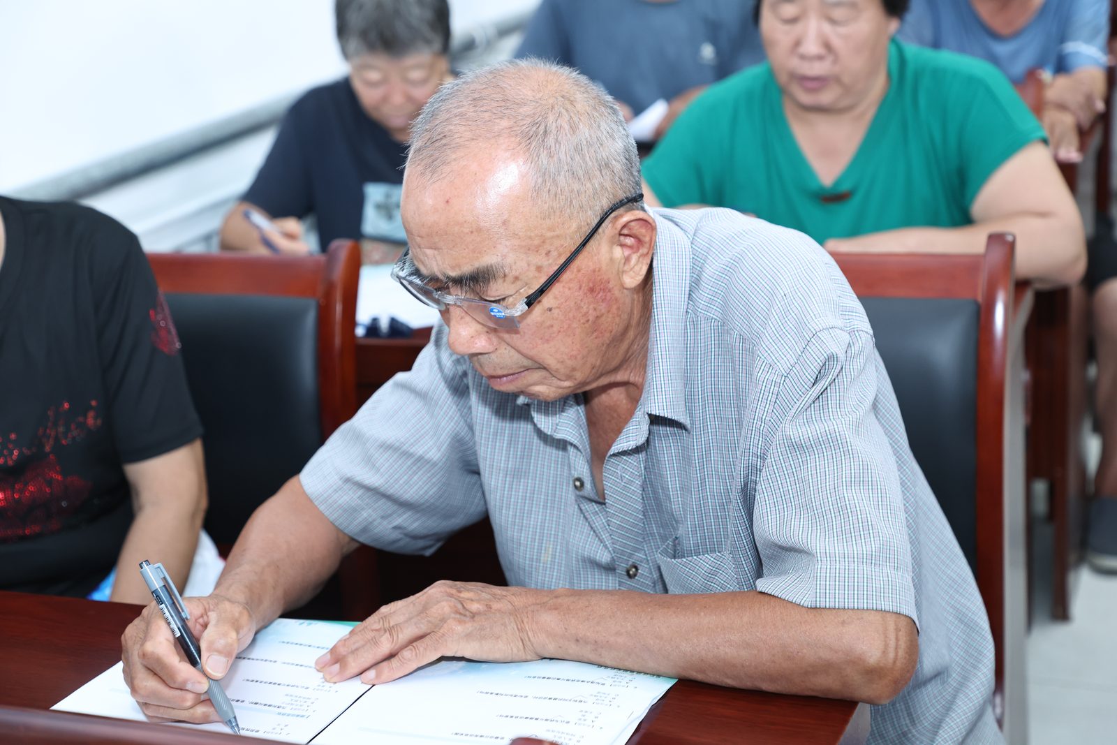 Participant completing an anonymous questionnaire